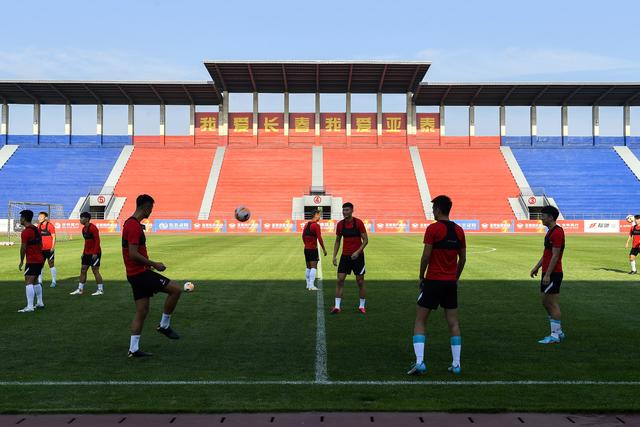 媒体人：袁堂文大概率下赛季重返上海男篮